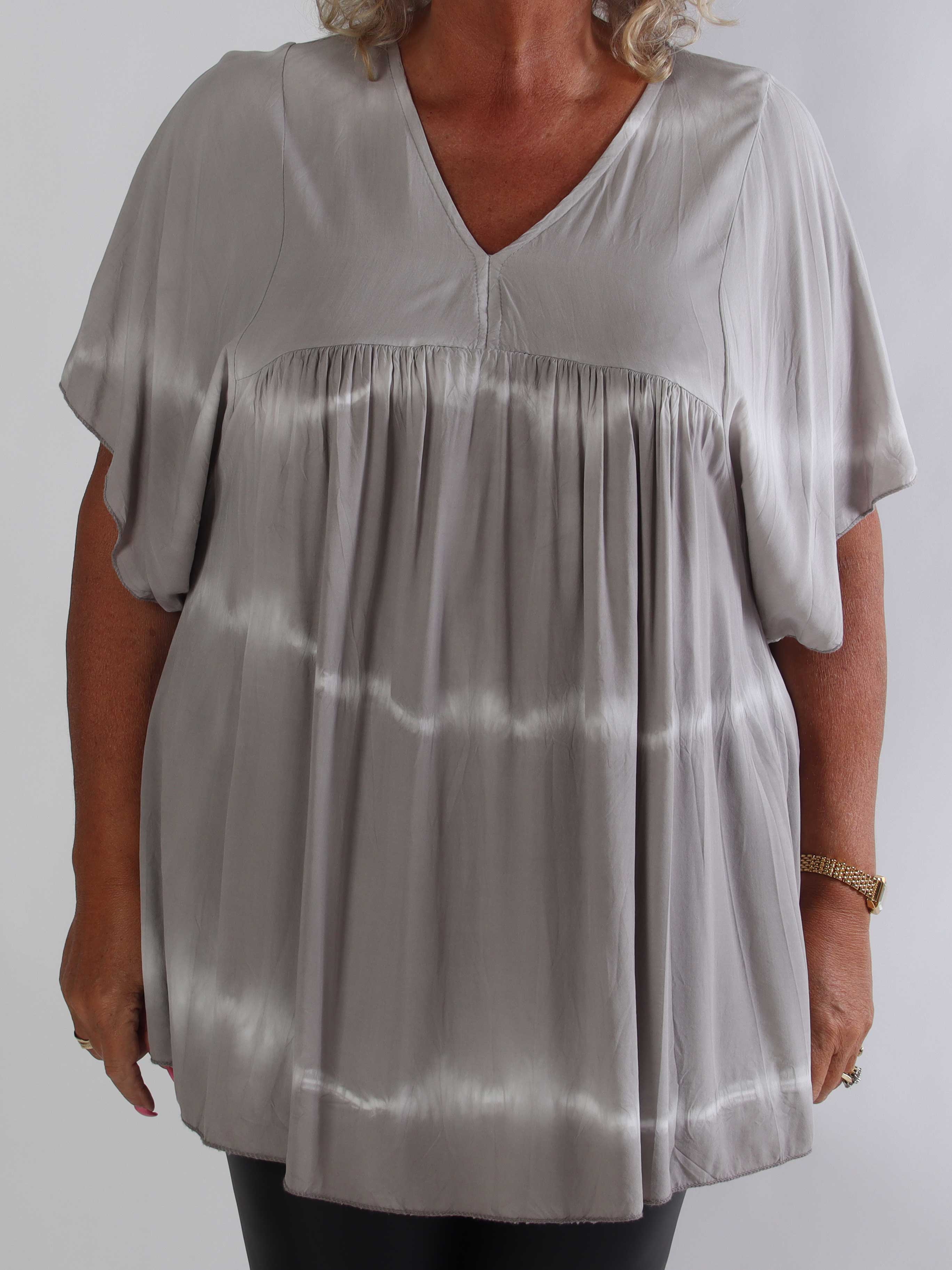 Safira Shirt - Blød plus size tunikabluse i bomuld med flot batikmønster
